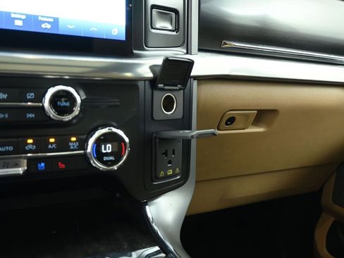 Certified 2021 Ford F150 Lariat w/ Equipment Group 502A High image 19