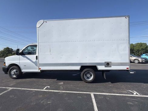 Used 2020 Chevrolet Express 3500 w/ Driver Convenience Package RWD image 6