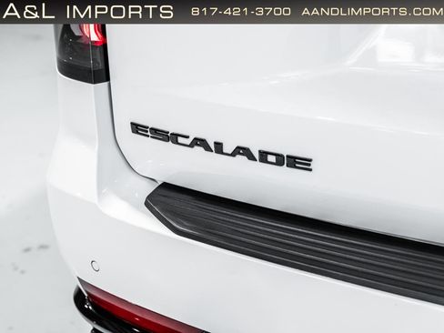 Used 2024 Cadillac Escalade Premium Luxury w/ Performance Package AWD/4WD image 25