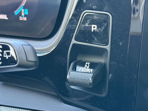 Used 2025 Porsche Cayenne image 22