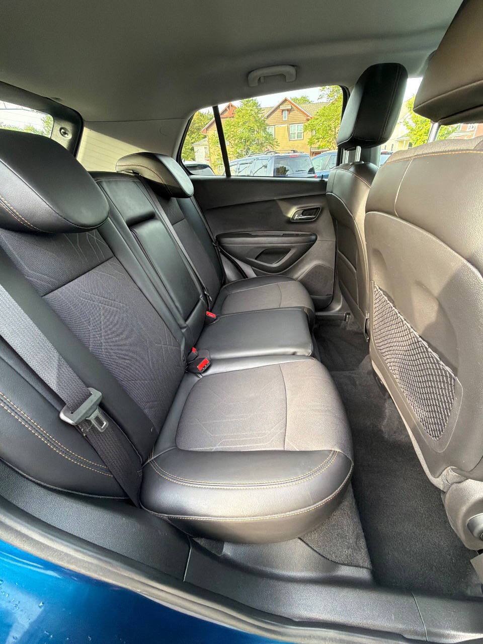 Used 2020 Chevrolet Trax LT w/ LT Convenience Package FWD image 37