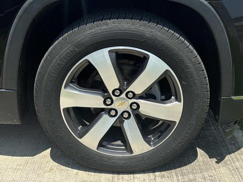 Used 2019 Chevrolet Traverse LT w/ LT Premium Package AWD/4WD image 4