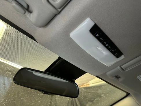 New 2025 Nissan Versa SV w/ Trunk Package FWD image 32