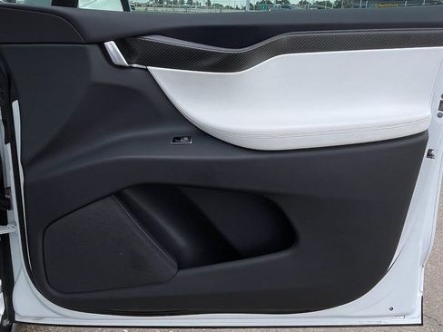Used 2018 Tesla Model X 75D image 33