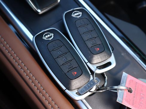 Used 2024 Nissan Pathfinder Platinum image 33