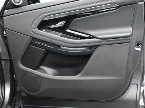 Used 2020 Land Rover Range Rover Evoque SE image 24