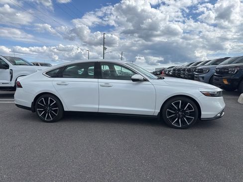 Used 2023 Honda Accord Touring image 1