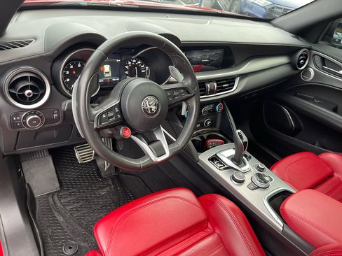 Used 2023 Alfa Romeo Stelvio Veloce image 16