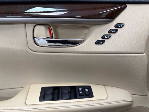 Used 2014 Lexus ES 350 w/ Premium Package FWD image 15
