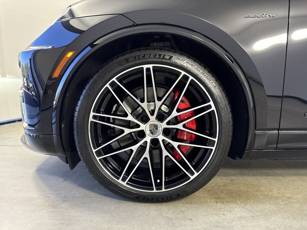 Certified 2025 Porsche Macan Turbo Electric AWD/4WD image 13