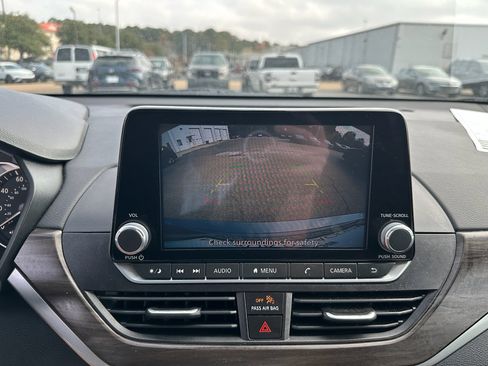 Used 2024 Nissan Altima 2.5 SV image 13