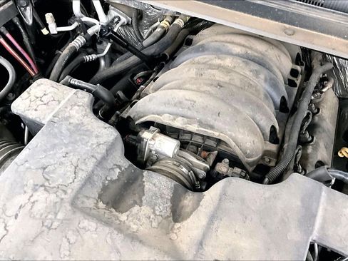 Used 2018 Chevrolet Suburban Premier image 42