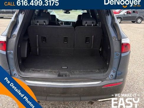 Used 2023 Buick Enclave Essence AWD/4WD image 12