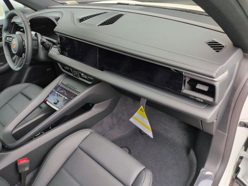 Used 2026 Porsche Macan Electric RWD image 24