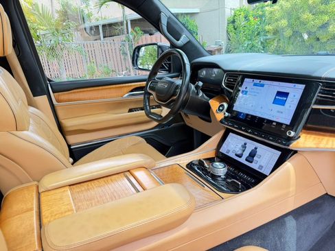 Used 2022 Jeep Grand Wagoneer Series III w/ Rear Seat Video Group 1 AWD/4WD image 48