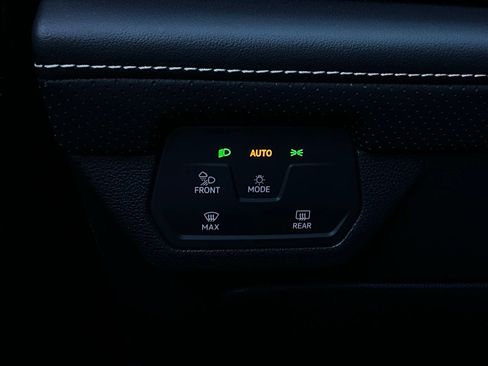 Used 2025 Volkswagen Atlas SE image 23