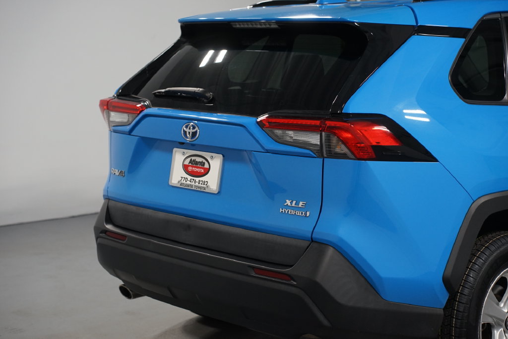Used 2021 Toyota RAV4 XLE w/ XLE Grade Weather Package AWD/4WD image 9