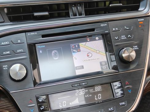 Used 2015 Toyota Avalon XLE Touring FWD image 26