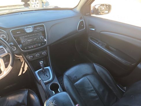 Used 2014 Chrysler 200 Limited image 10