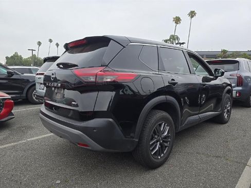 Used 2023 Nissan Rogue S AWD/4WD image 3