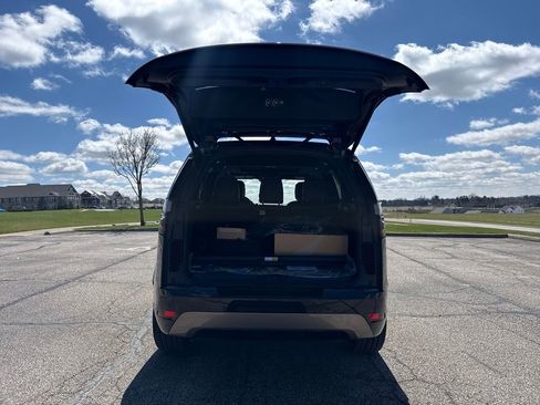 New 2026 Land Rover Discovery Dynamic SE AWD/4WD image 9