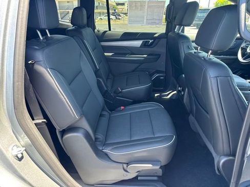 Used 2025 Buick Enclave Preferred FWD image 21