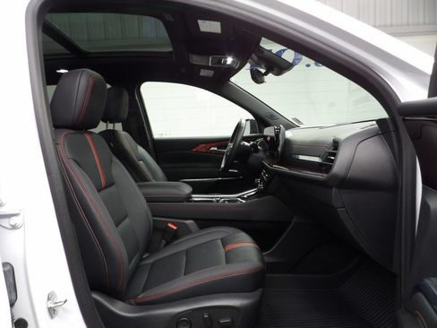 Used 2025 Chevrolet Traverse RS w/ LPO, Floor Liner Package AWD/4WD image 34