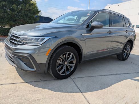 Certified 2023 Volkswagen Tiguan SE image 8