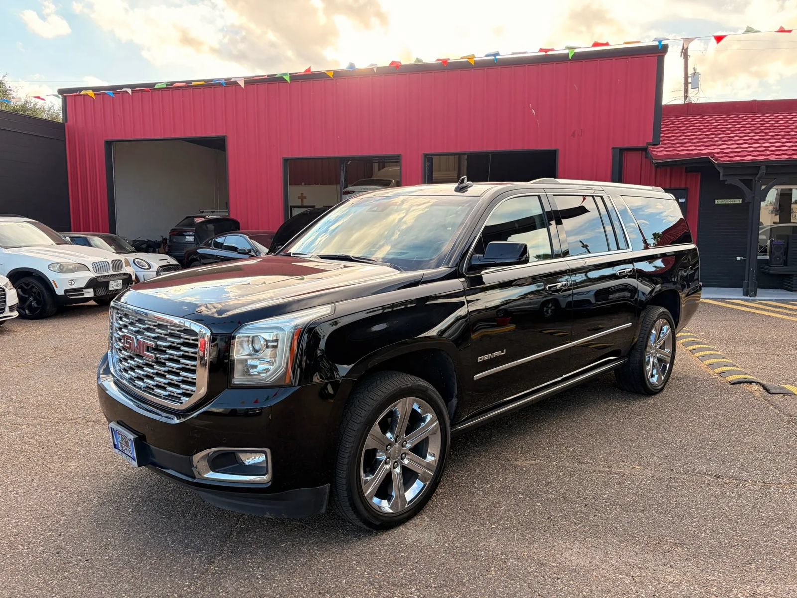 Used 2018 GMC Yukon XL Denali w/ Open Road Package AWD/4WD image 3