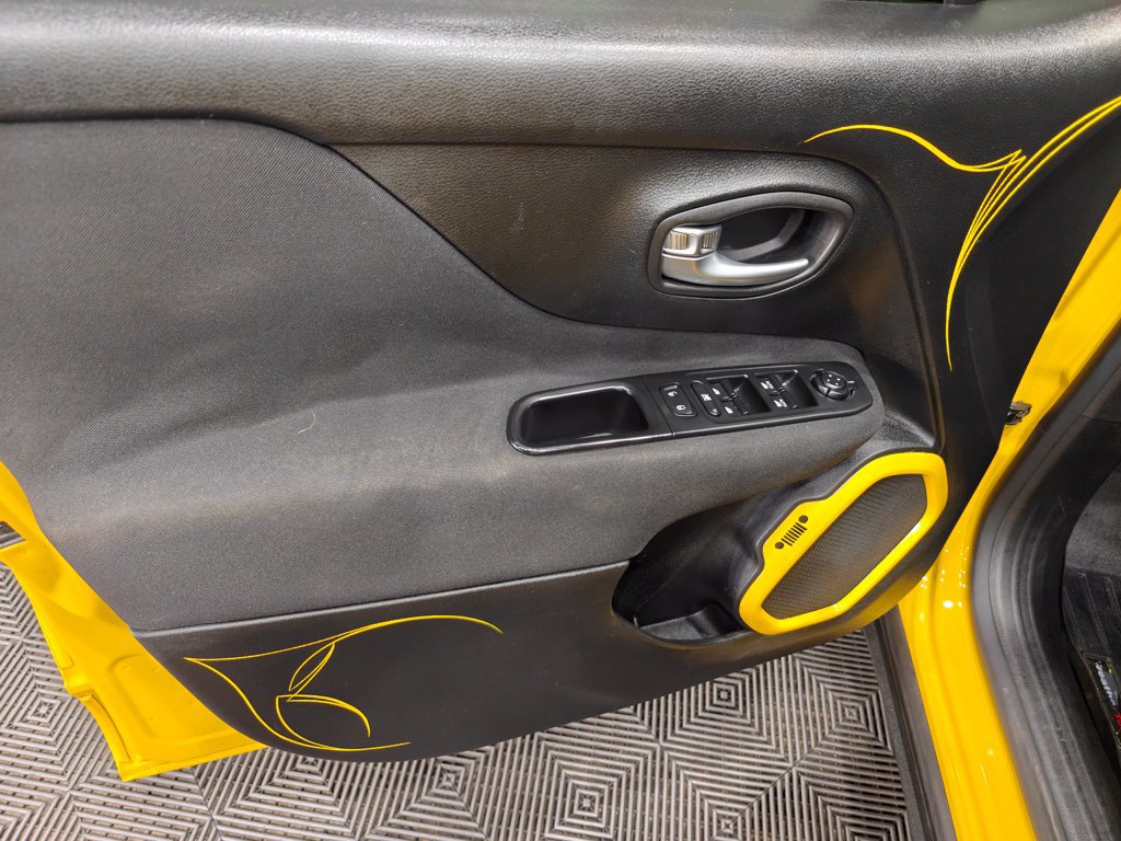 Used 2016 Jeep Renegade Latitude FWD image 34