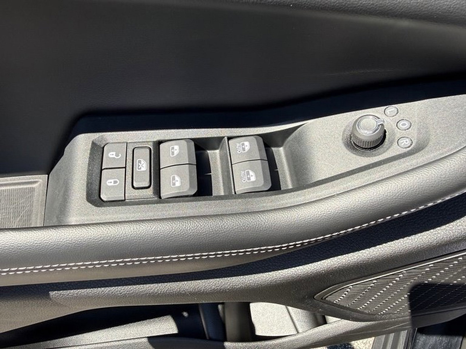 Used 2024 Jeep Grand Cherokee Altitude AWD/4WD image 12