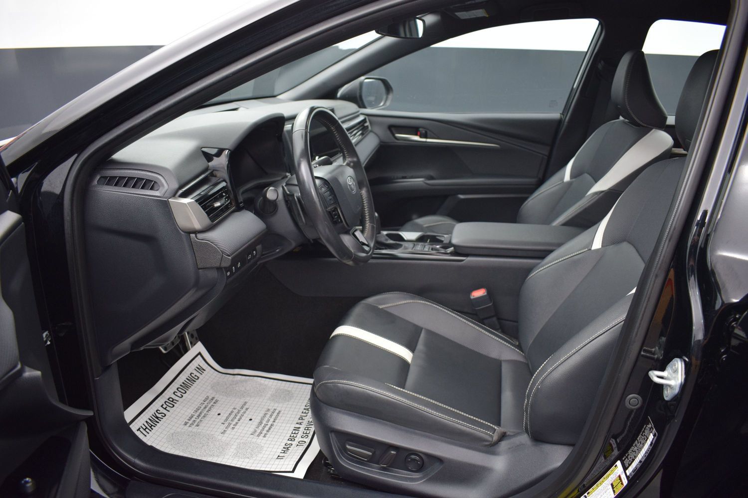 Used 2025 Toyota Camry SE FWD image 13