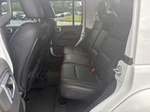 Used 2024 Jeep Wrangler Unlimited Sahara w/ Technology Group AWD/4WD image 11