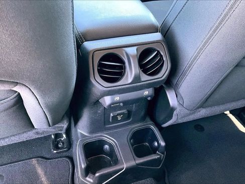Used 2021 Jeep Wrangler Unlimited Sahara w/ Uconnect 4C Nav & Sound Group AWD/4WD image 16