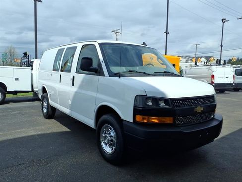 Used 2021 Chevrolet Express 2500 w/ Driver Convenience Package image 3