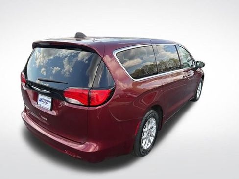 Used 2023 Chrysler Voyager LX FWD image 6