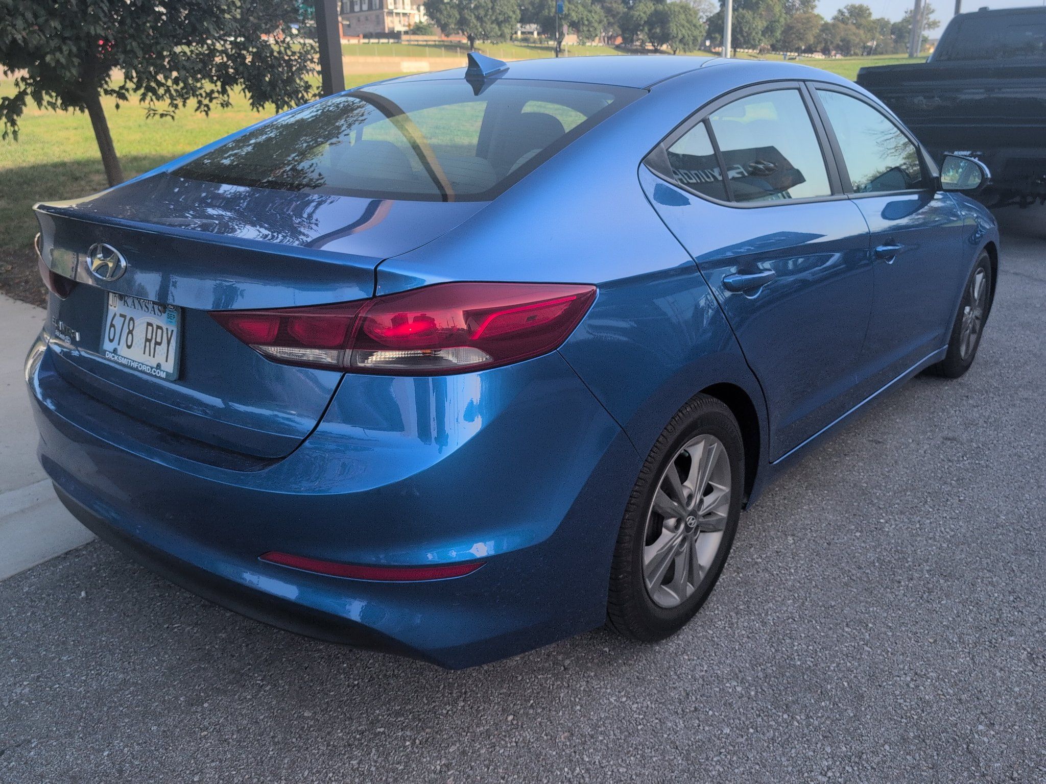 Used 2017 Hyundai Elantra SE FWD image 4