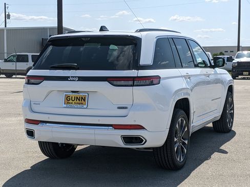 New 2025 Jeep Grand Cherokee Overland w/ Luxury Tech Group IV image 3