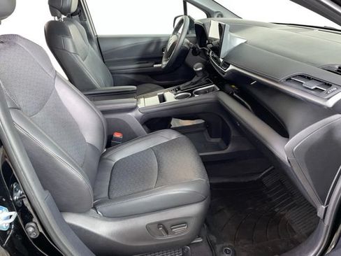 Used 2025 Toyota Sienna Limited AWD/4WD image 24