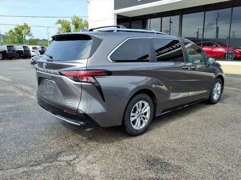 Used 2024 Toyota Sienna Limited AWD/4WD image 3