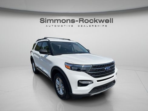 Used 2024 Ford Explorer XLT w/ Equipment Group 202A AWD/4WD image 8