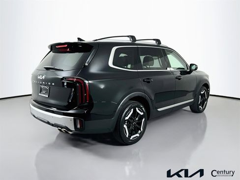 Used 2024 Kia Telluride EX w/ EX Captain's Chair Package image 5