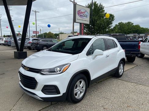 Used 2017 Chevrolet Trax LT w/ LT Convenience Package FWD image 8