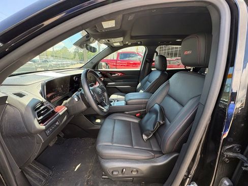 Used 2024 Chevrolet Traverse Z71 w/ Enhanced Driving Package AWD/4WD image 9