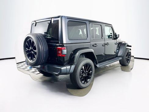 Used 2023 Jeep Wrangler Unlimited Sahara w/ Cold Weather Group AWD/4WD image 9