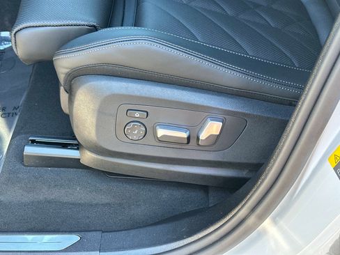 New 2026 BMW X5 xDrive50e w/ Premium Package image 19