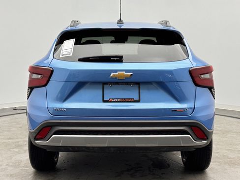Used 2025 Chevrolet Trax LT FWD image 6