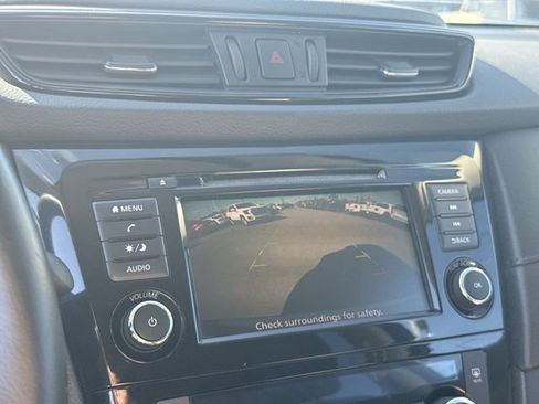 Used 2018 Nissan Rogue SV AWD/4WD image 17