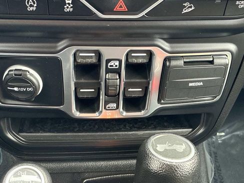 Used 2021 Jeep Wrangler Unlimited Sahara w/ Cold Weather Group AWD/4WD image 27