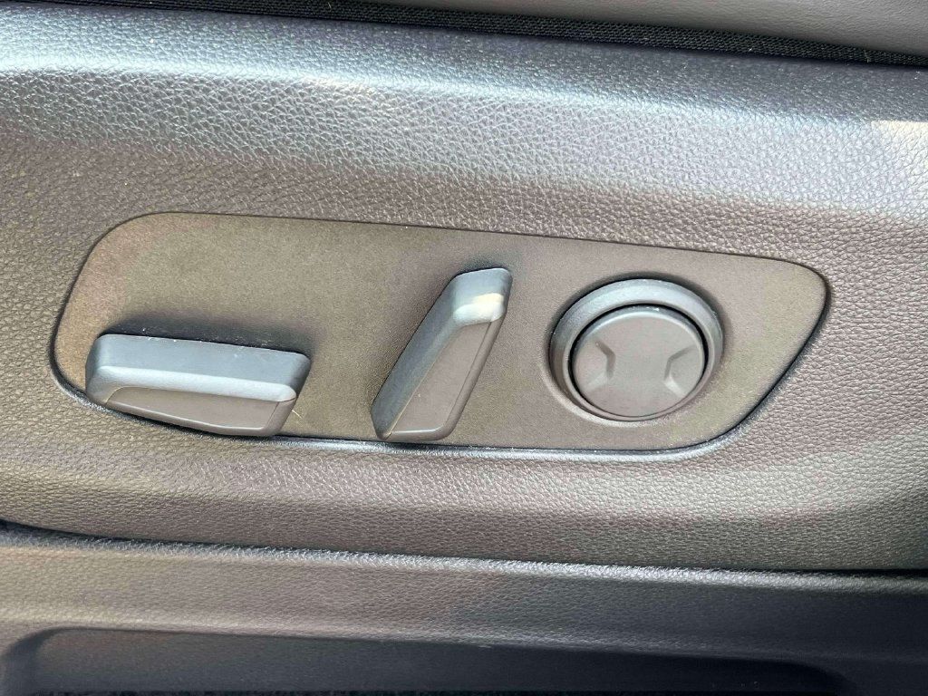 Certified 2023 Kia Carnival EX FWD image 18